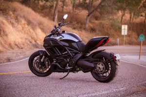 Классика и современность: Ducati Diavel Cromo