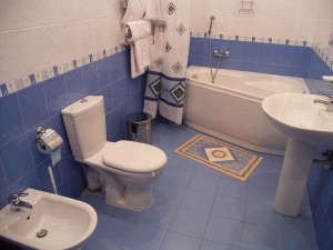 Ремонт в ванной и туалете: непростые вопросы и их простые решения
