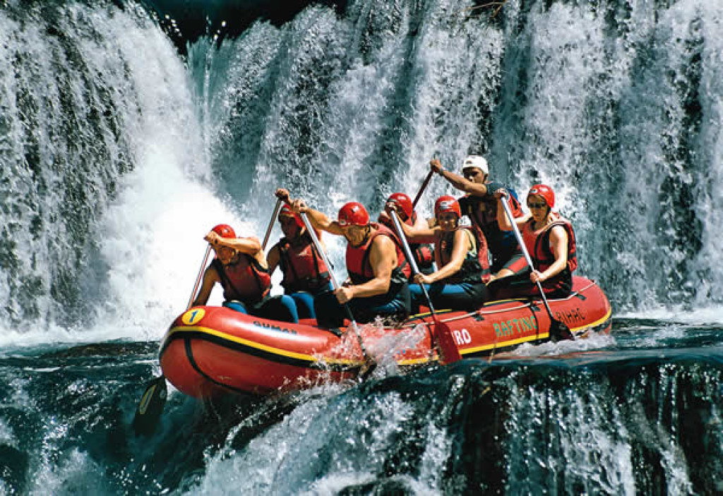 Водные виды экстремального туризма (рафтинг)