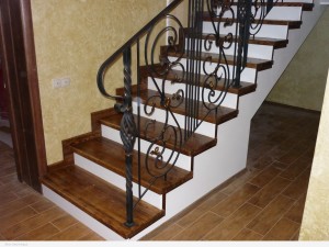 Лестница между этажами:  как лучше сделать