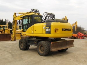 Экскаватор марки Komatsu PW-200-7 - самая современная и высокопроизводительная машина