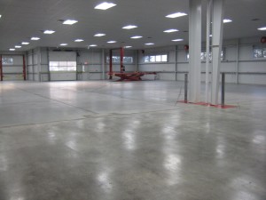 Цементный и бетонный пол для гаража и способы укладки