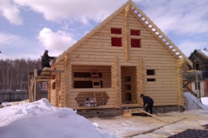 Плюсы и минусы строительства загородного дома зимой