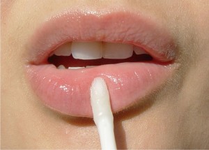 Как визуально увеличить губы с помощью косметики