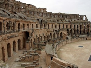 Тунисский Колизей или на арене амфитеатра Гордиана