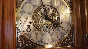 Интерьерные часы Hermle – лучший подарок для дорого человека 