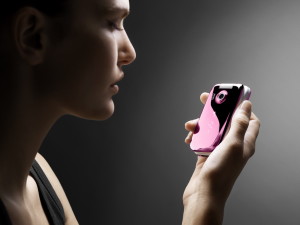 Мобильный телефон — новый атрибут в списке стильных вещей