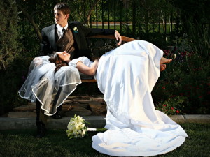 Фотограф на свадьбу запомнит момент на тысячу лет!