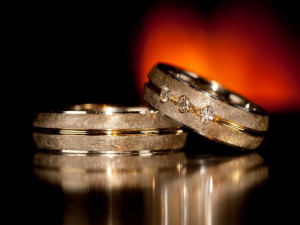 Обручальное кольцо не только символ любви и верности, это украшение, которое будет на ваших пальчиках даже тогда, когда вторая половинка не рядом