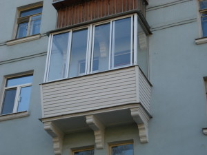 Остекление балкона - какой материал выбрать