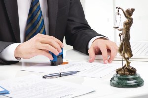 Разносторонняя помощь корпоративного адвоката, включая споры с банками