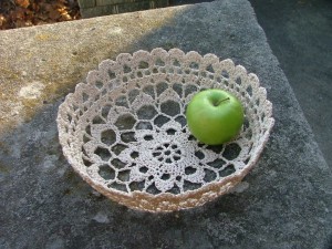 Вязанная конфетница
