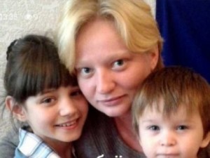 Кристина Гутник с двумя дочками