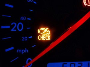 Проблемы с двигателем: почему горит желтая лампочка "Check engine"