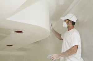 Как правильно шпаклевать потолок и стены?