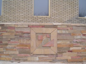Натуральный камень в облицовке фасада зданий