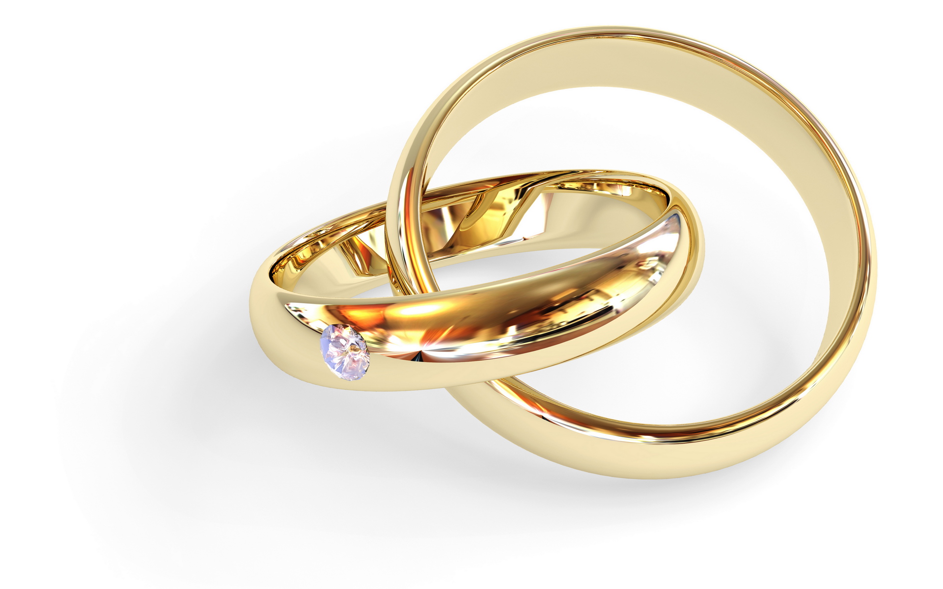 02 gold. Свадебные кольца. Кольца бракосочетания. Обручальные кольца на белом фоне. Свадебные кольца золотые.