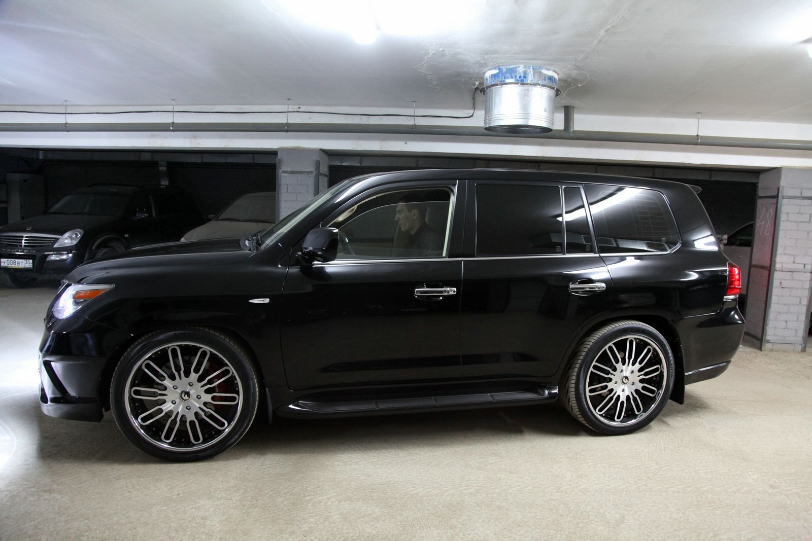 Lexus lx570 adv1