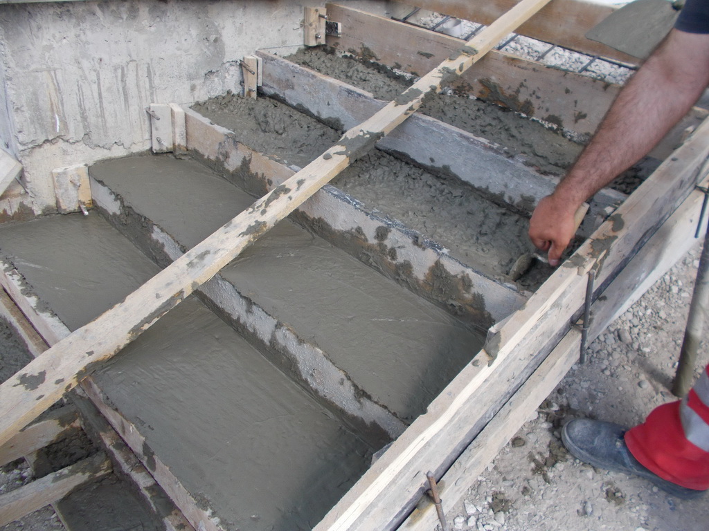 Строительство крыльца из бетона