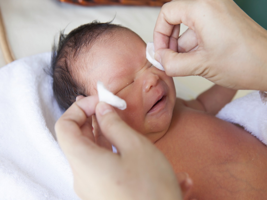 Уход за новорожденным: что нужно знать